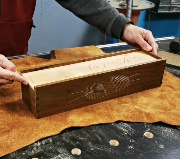 Boîte pour aiguilles à tricoter