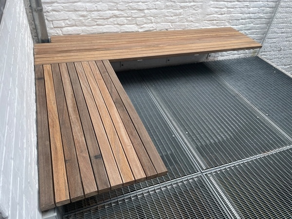 Banc extérieur flottant