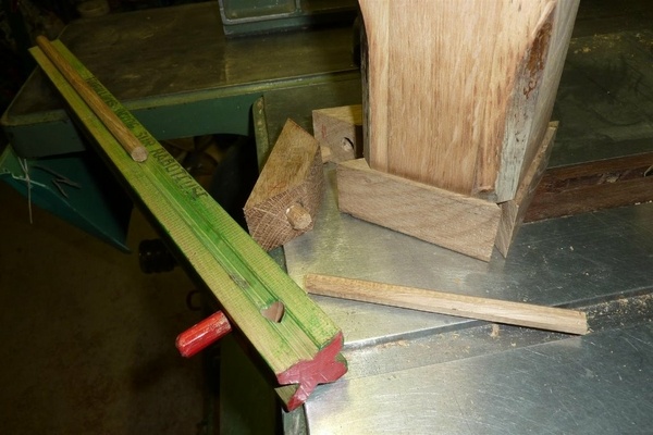 Tourillons octogonaux à la raboteuse