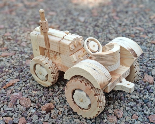 Mon gros tracteur en bois