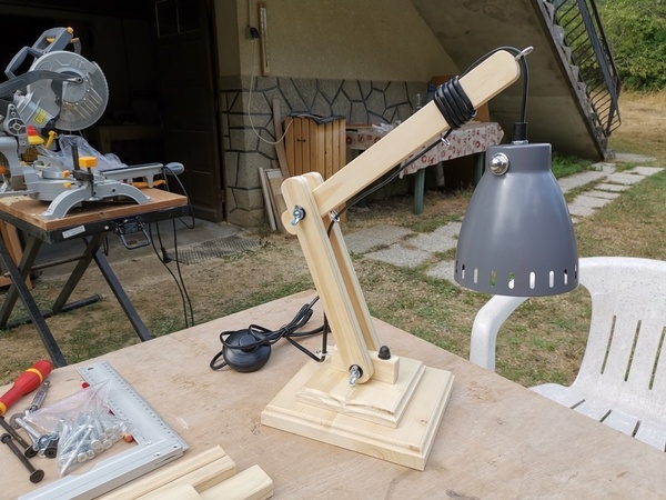 Lampe bois articulé