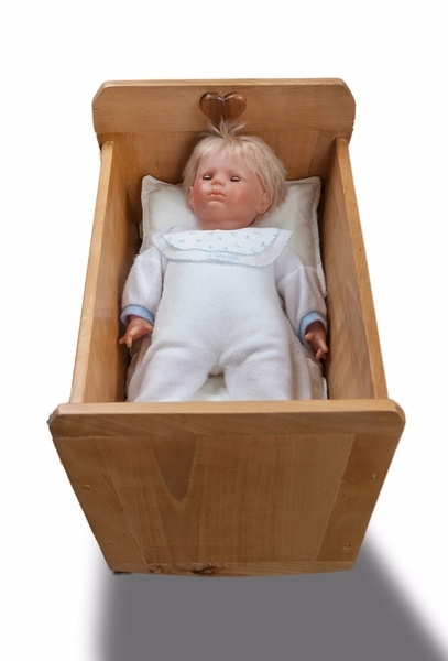 Petit berceau pour poupée