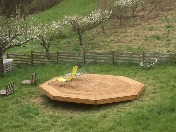 Une terrasse octogonale pour notre tente sibley