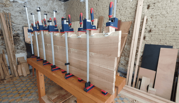 Combien de serre joints pour coller