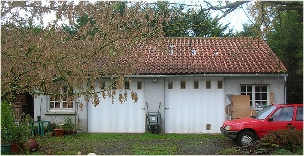 Mon atelier est installé dans la partie de droite de la photo.