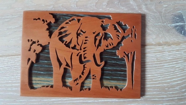 Éléphant chantourné