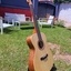 Guitare acoustique de style OM