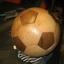 Ballon de foot en bois