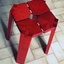 Tabouret en frêne teinté rouge