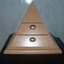 Boîte à bijoux en forme de pyramide