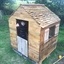 Cabane en bois de palettes