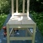 Chaise en bois blanc avec assise aerée