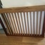 Barrière enfant sur roulettes pour escalier