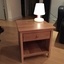 Une petite table de nuit toute simple