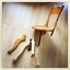 Finitions de pieds de chaise.