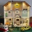 Maison Playmobil et poupée (Lumière à tous les étages !)